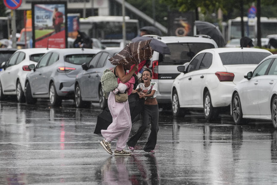 Serin Hava Balkanlardan Güneyimize Getirildi, Sıcaklıklar Düşüyor ve Fırtına Uyarısı Var