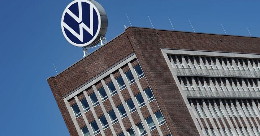 Alman devi Volkswagen, Tesla'nın rakibi Rivian'a 5 milyar dolar yatırım yapacak