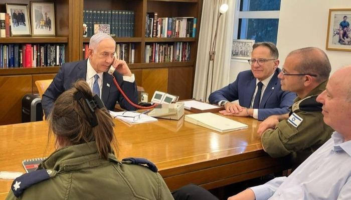 Beyrut Saldırısı Sonrası Netanyahu'nun Ofisinden Fotoğraflar Paylaşılıyor!  Kırmızı kablolu telefonun detayı dikkat çekti