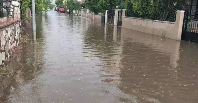 İzmir'de şiddetli yağış ölümlere neden oldu: Akıntıya kapılan 2 kişi hayatını kaybetti – Son Dakika Türkiye Haberleri