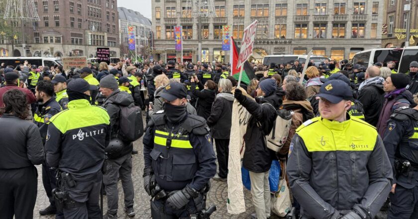 Hollanda'da Filistinli taraftarlara sert polis müdahalesi