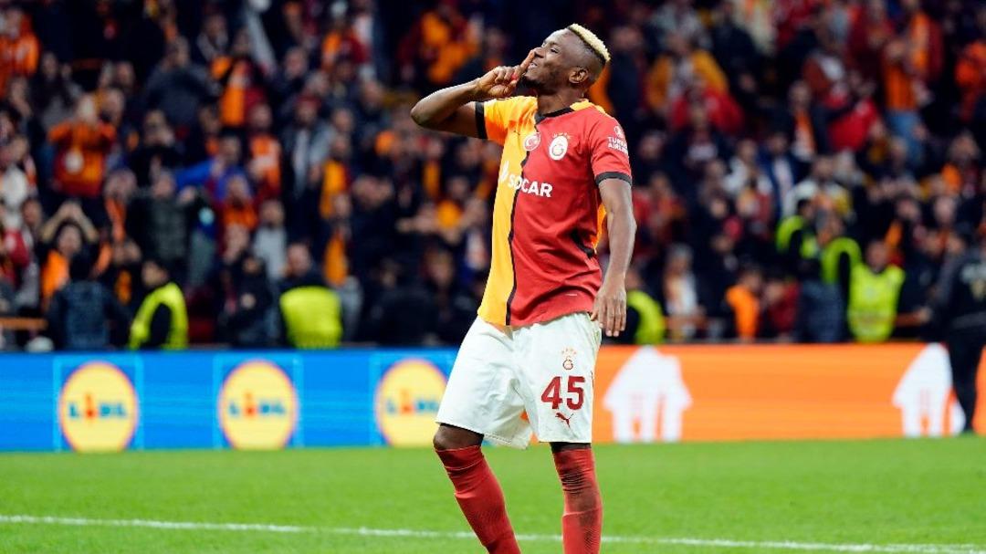 victor-osimhen-tottenham-a-perso-aglara-2-gol-saled-rufbJ