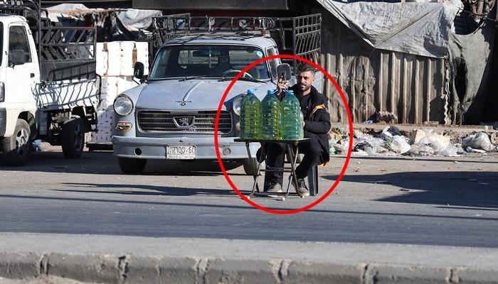 Cep telefonuna benzin bile düştü! Yol kenarında satmaya başladılar! Suriye'den gelen görüntüler şaşırttı