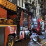 Beyoğlu’nda eğlence mekanının çatısında çıkan yangın söndürüldü
