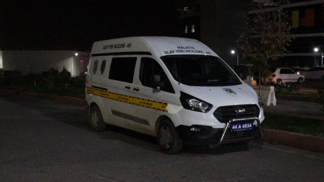 Bacağından silahla vurulan kişi, kendi imkanlarıyla hastaneye kaldırıldı.