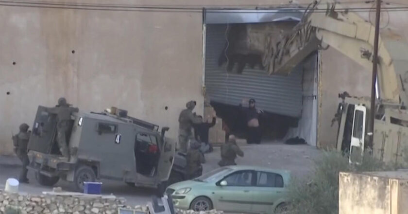 İsrail Askerleri Batı Şeria’da Teslim Olan 2 Filistinli Gençleri Vurdu