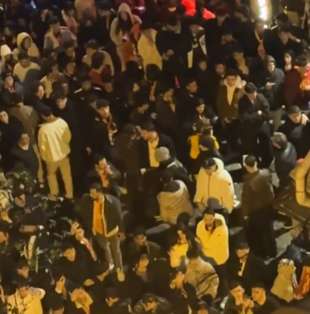 Amedsporlu taraftarlar Galatasaraylı taraftarlar karşı karşıya geldi! Polis müdahale etti, kutlamalar yarım kaldı