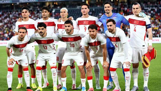 Millilerimizde Kuzey Makedonya maçında Eren Elmalı sakatlandı!